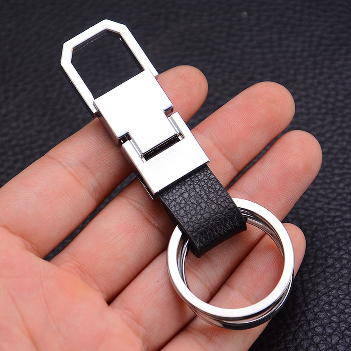 premium-metal-hook-keychain-angle-view 商务镀铬金属仿真皮钥匙扣 图片3