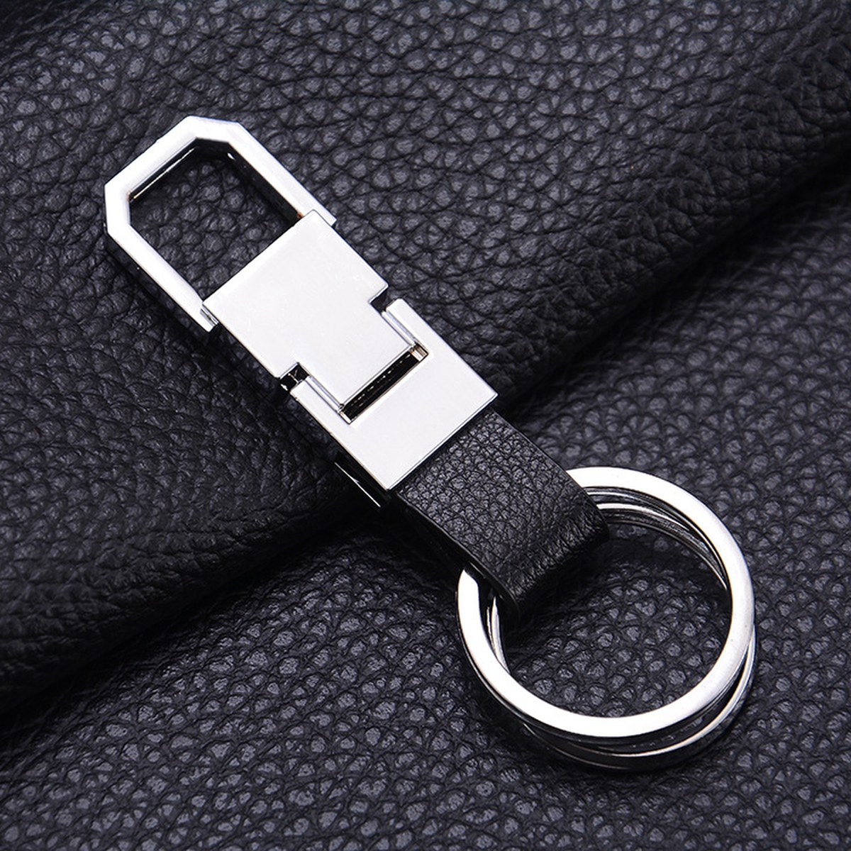 premium-metal-hook-keychain-on-leather 商务镀铬金属仿真皮钥匙扣 图片2