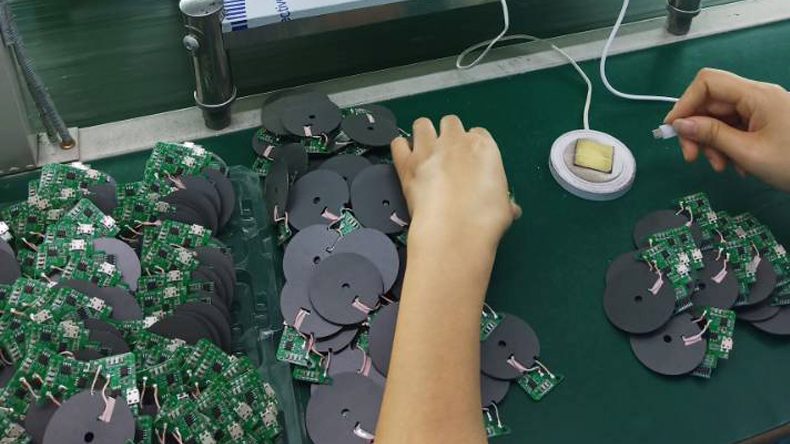 圆形发光无线充电器源头工厂自动化PCBA产线实拍